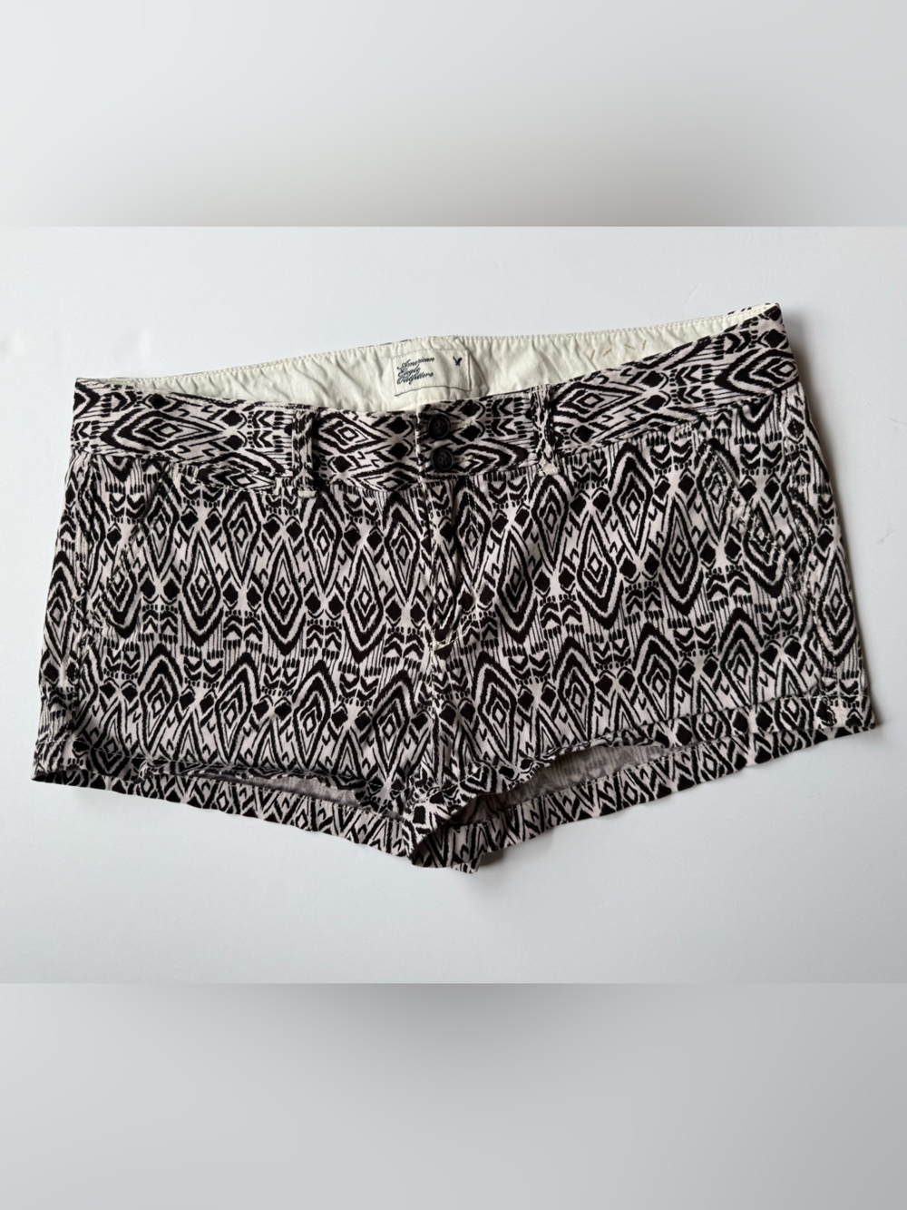 American Eagle Outfitters Women’s Black White Tribal Print Shorts Size 10